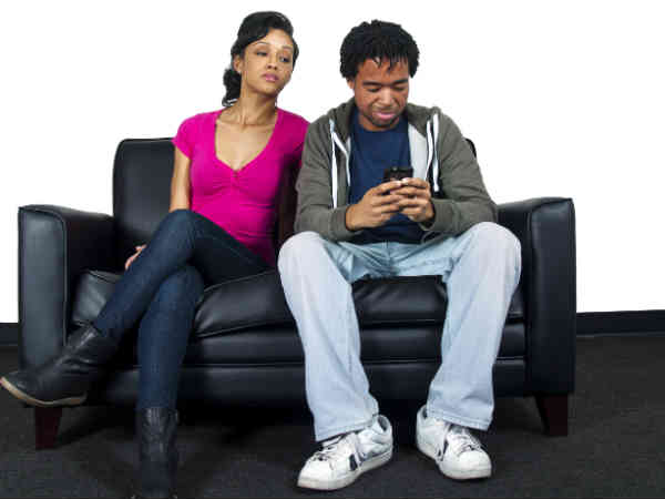 texting-cheating-relationships